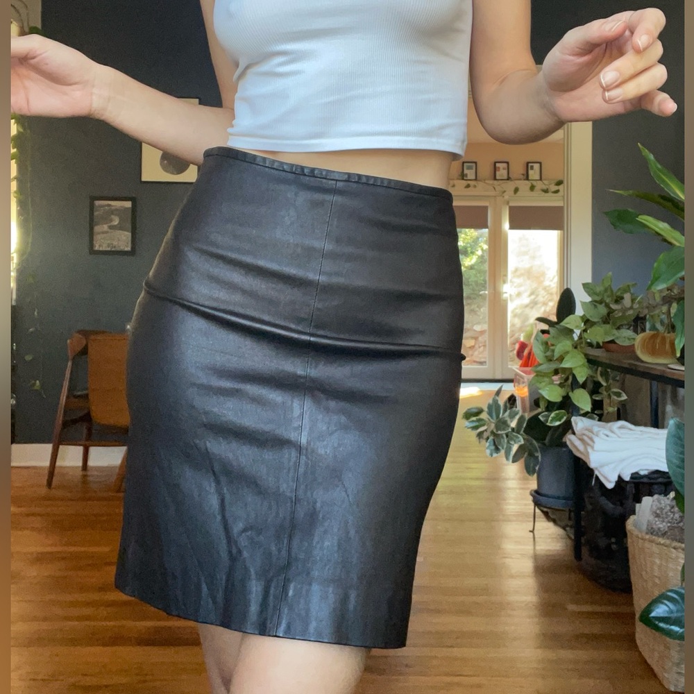 Theory leather skirt sz 2 *authentic*